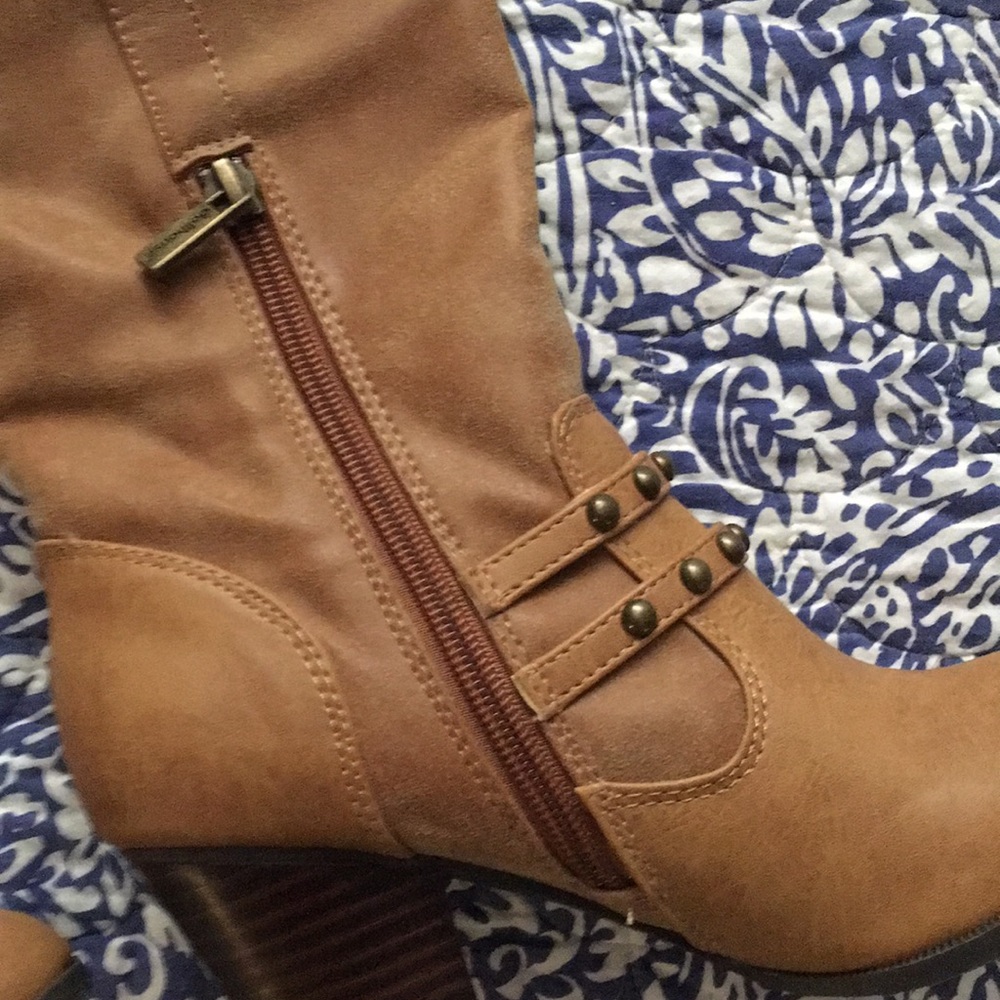 Boots - Picture 4 of 4